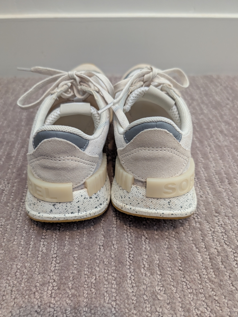 NO INSOLES!! Women's White Sorel Kinetic Lite Sneakers - Picture 3 of 9